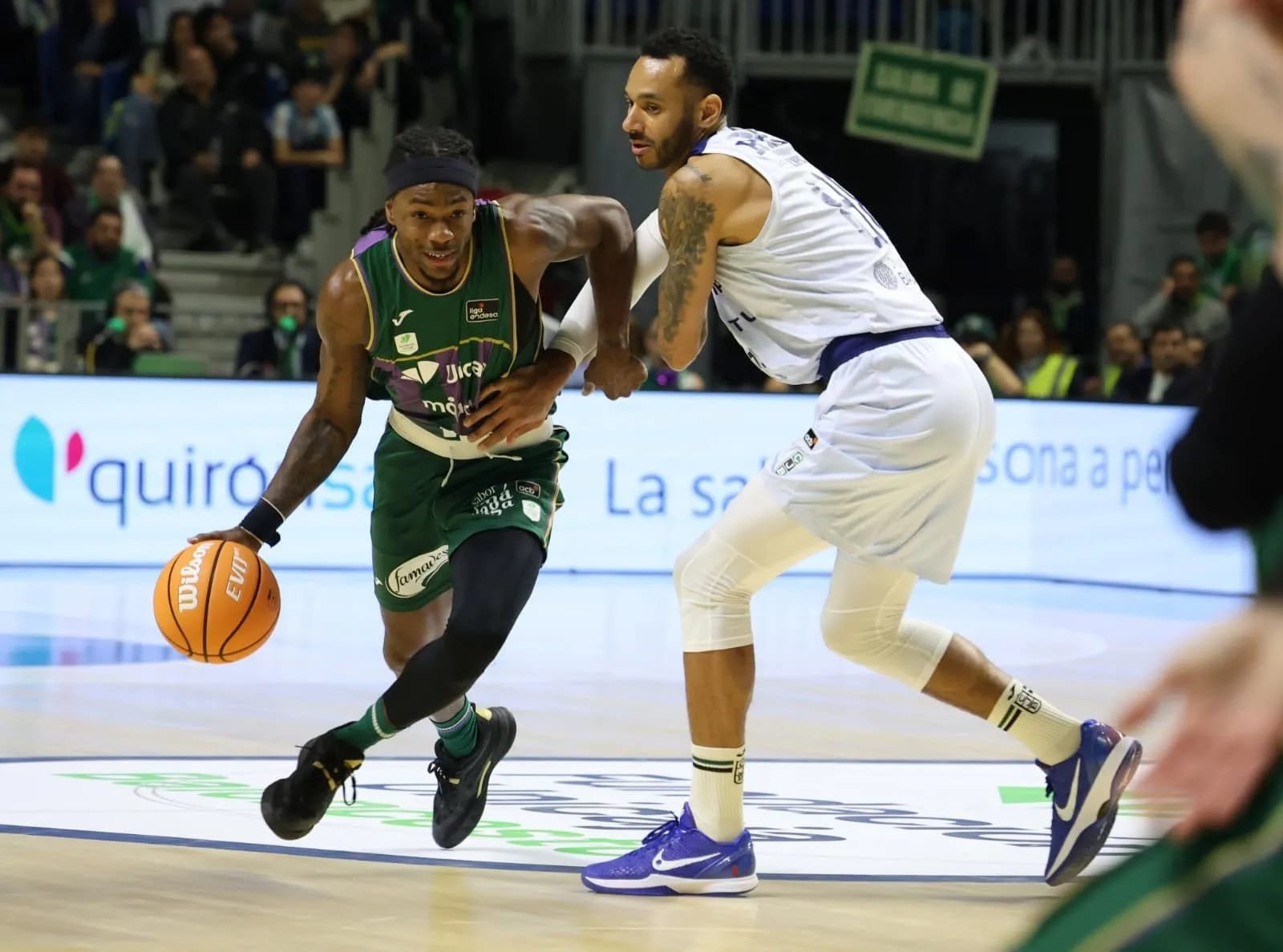 Unicaja saca su exhibición anotadora y supera a la Penya (105-83)