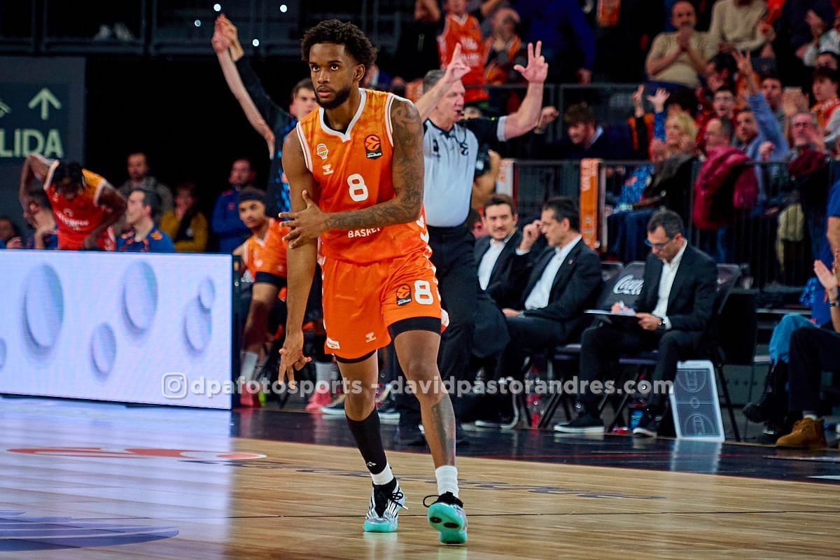 Galería – Valencia Basket recupera el tono ante un combativo Baskonia