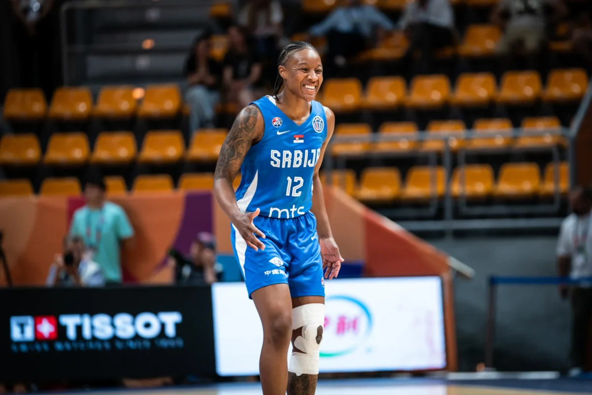 Valencia Basket mueve ficha y ficha a Yvonne Anderson