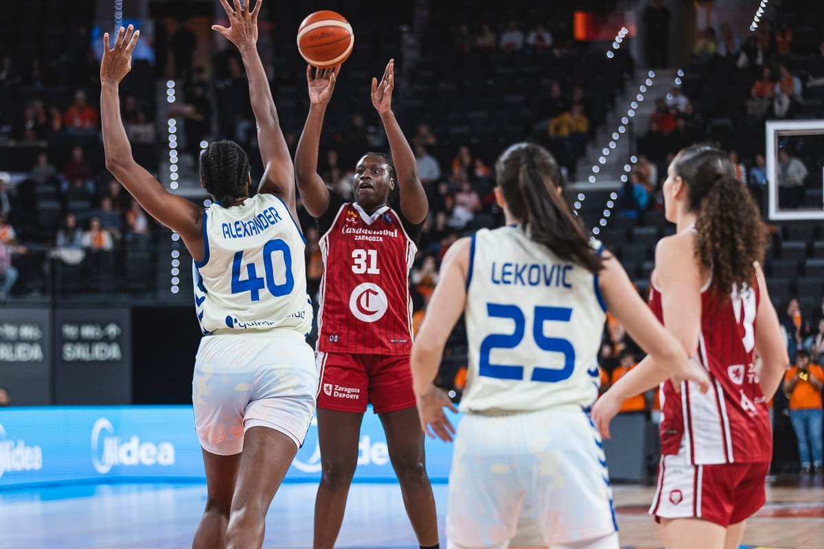 Galería – Casademont Zaragoza asalta el Roig Arena guiado por Carla Leite
