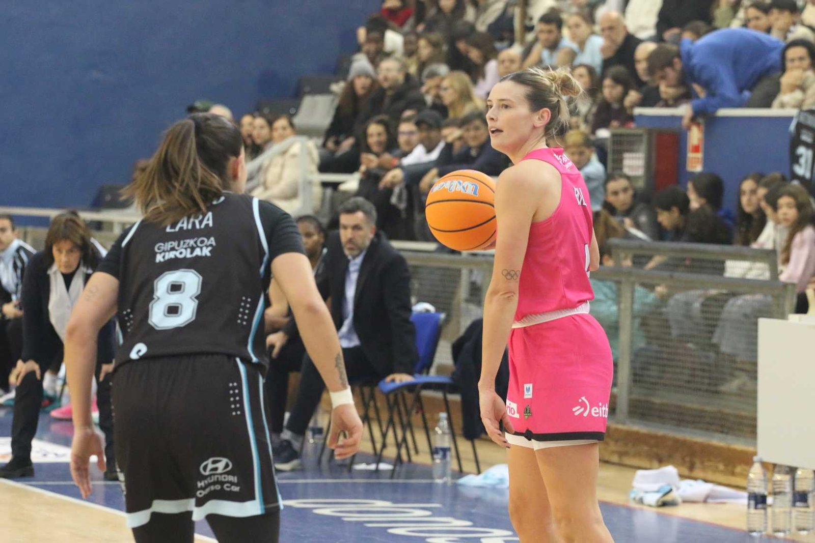 Kutxabank Araski se lleva un apretado derbi vasco (50-55)