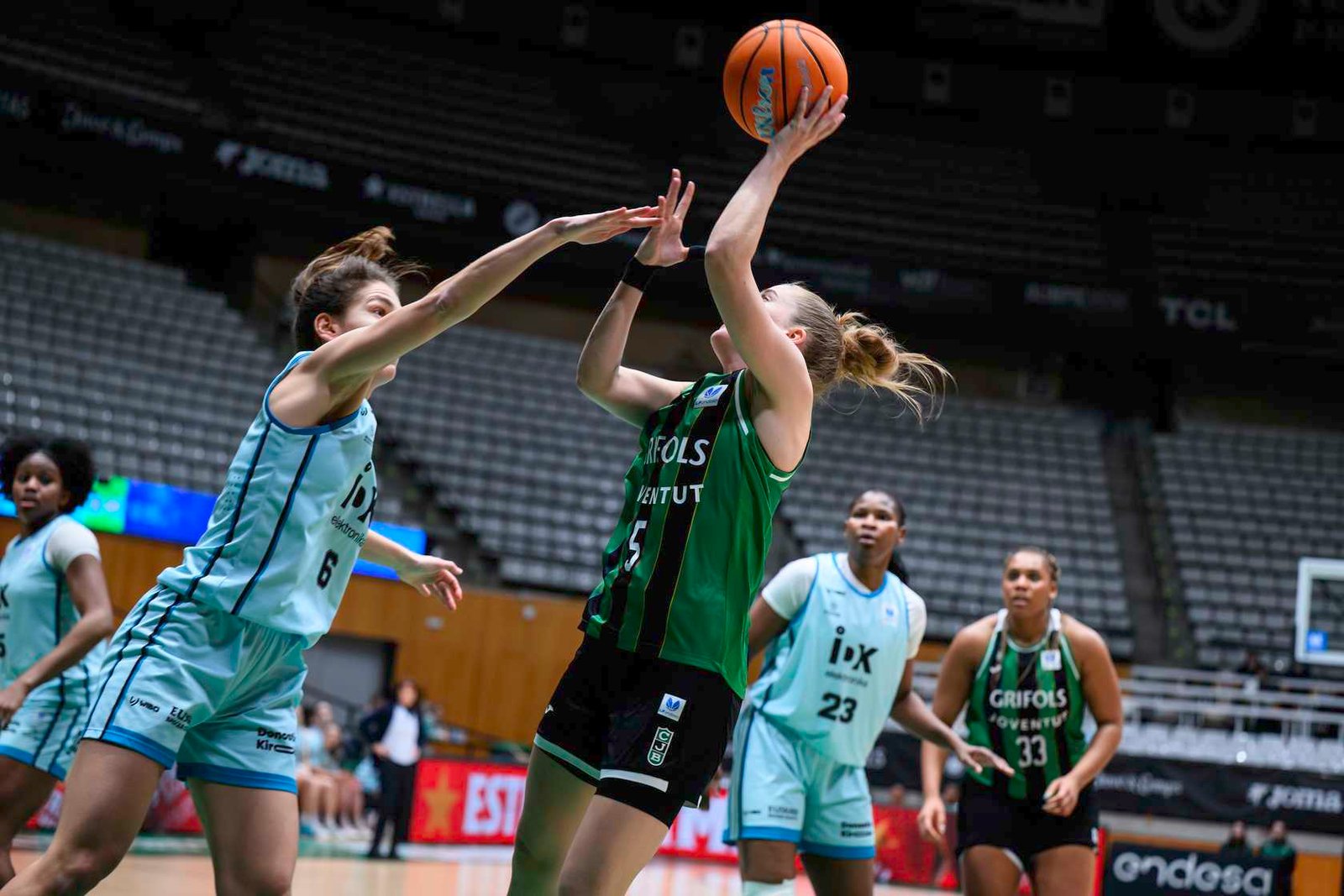 La Penya vence en el debut de Miqui Calderón como primer entrenador (70-57)