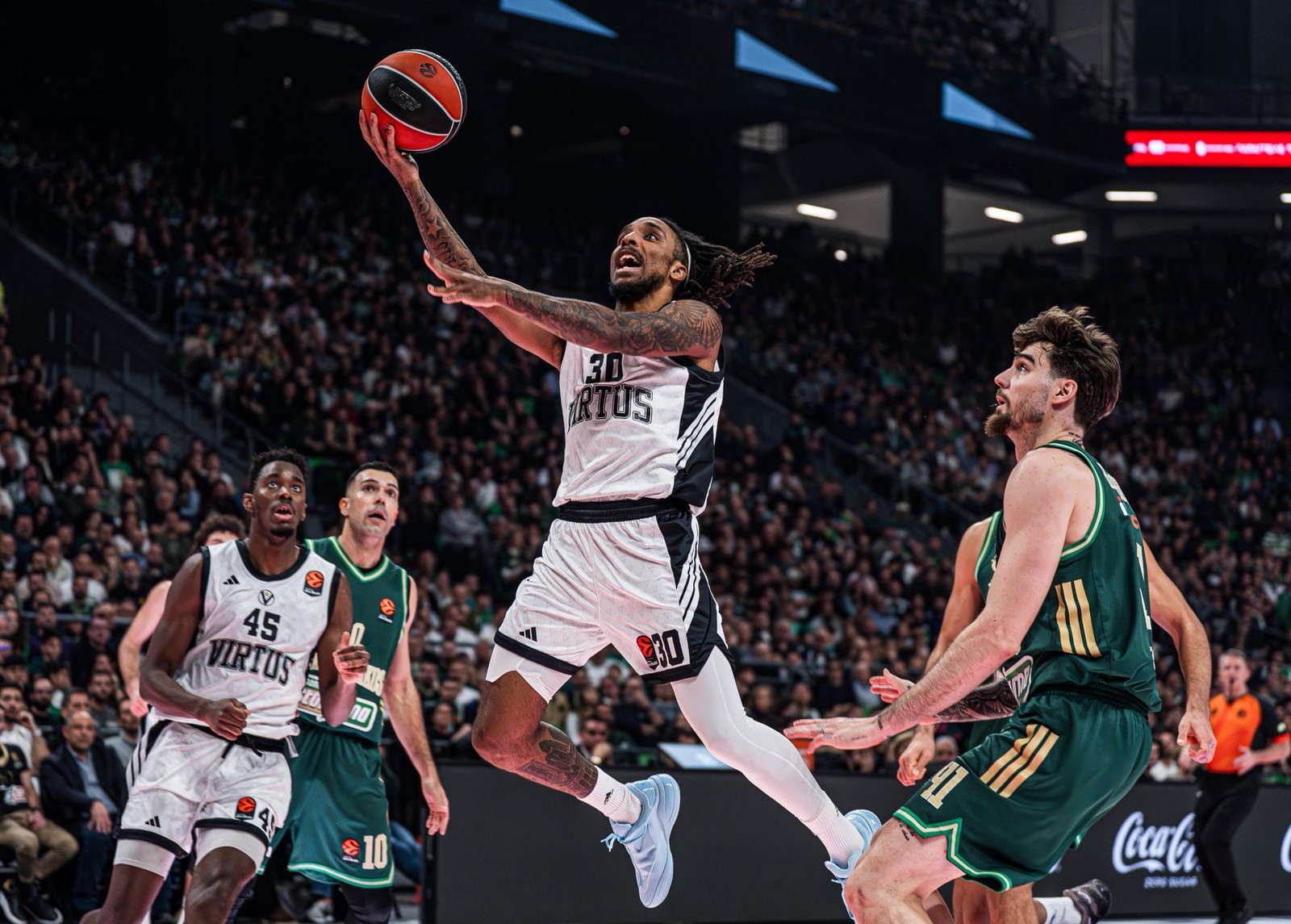 Panathinaikos decide en el último acto ante Virtus (84-71)