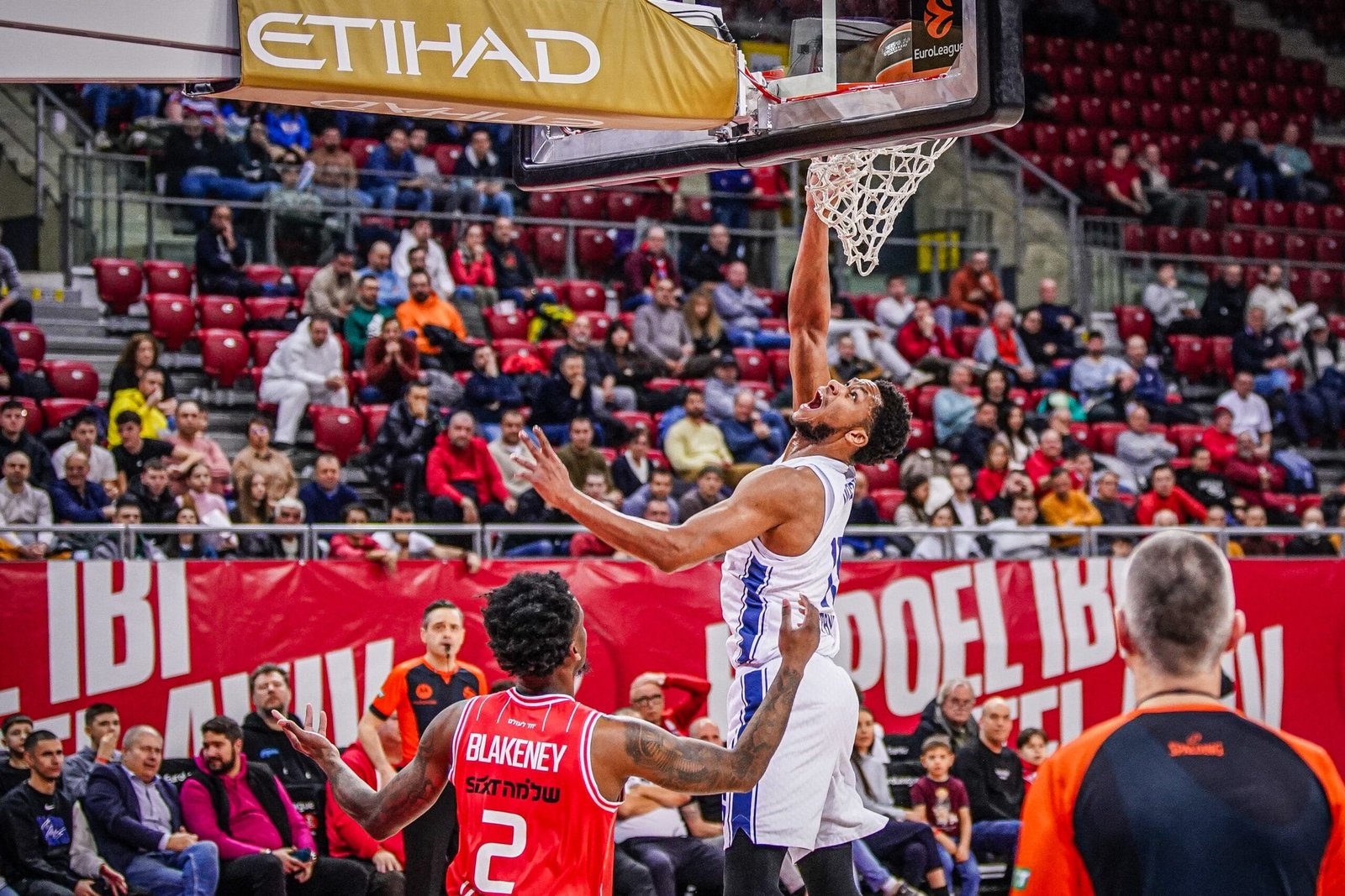 Hapoel Tel Aviv despierta para remontar ante Efes (71-66)