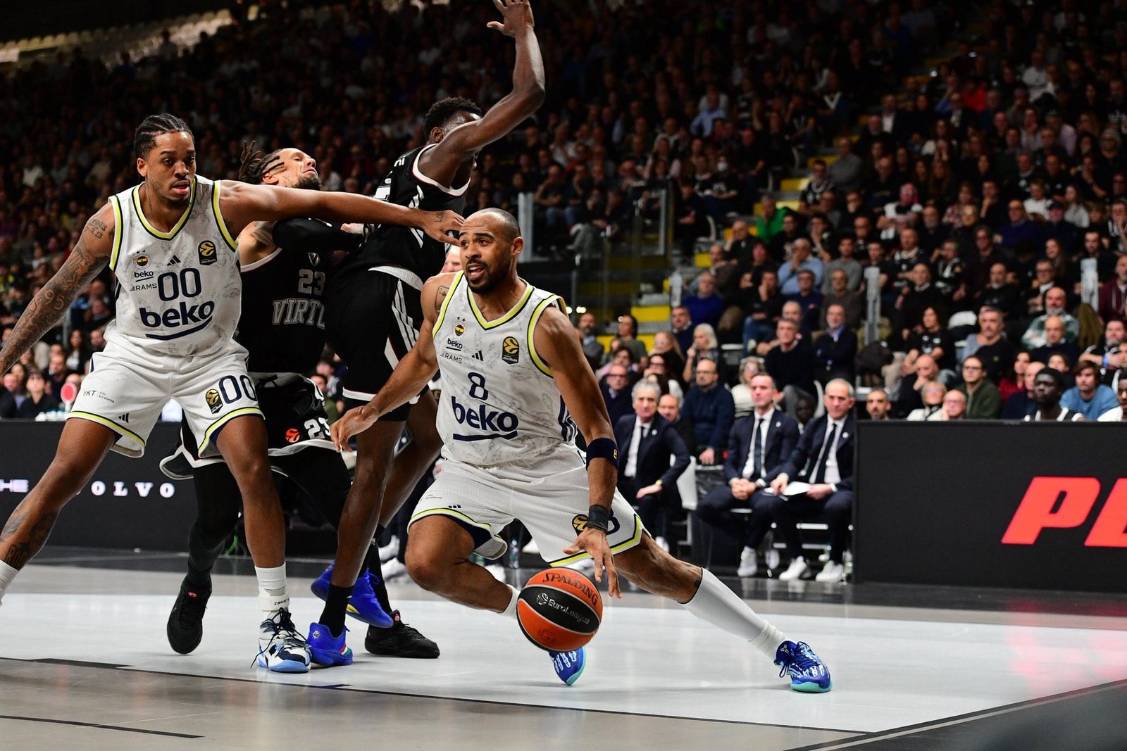 Fenerbahçe sufre para sacar la victoria ante Virtus(80-85)