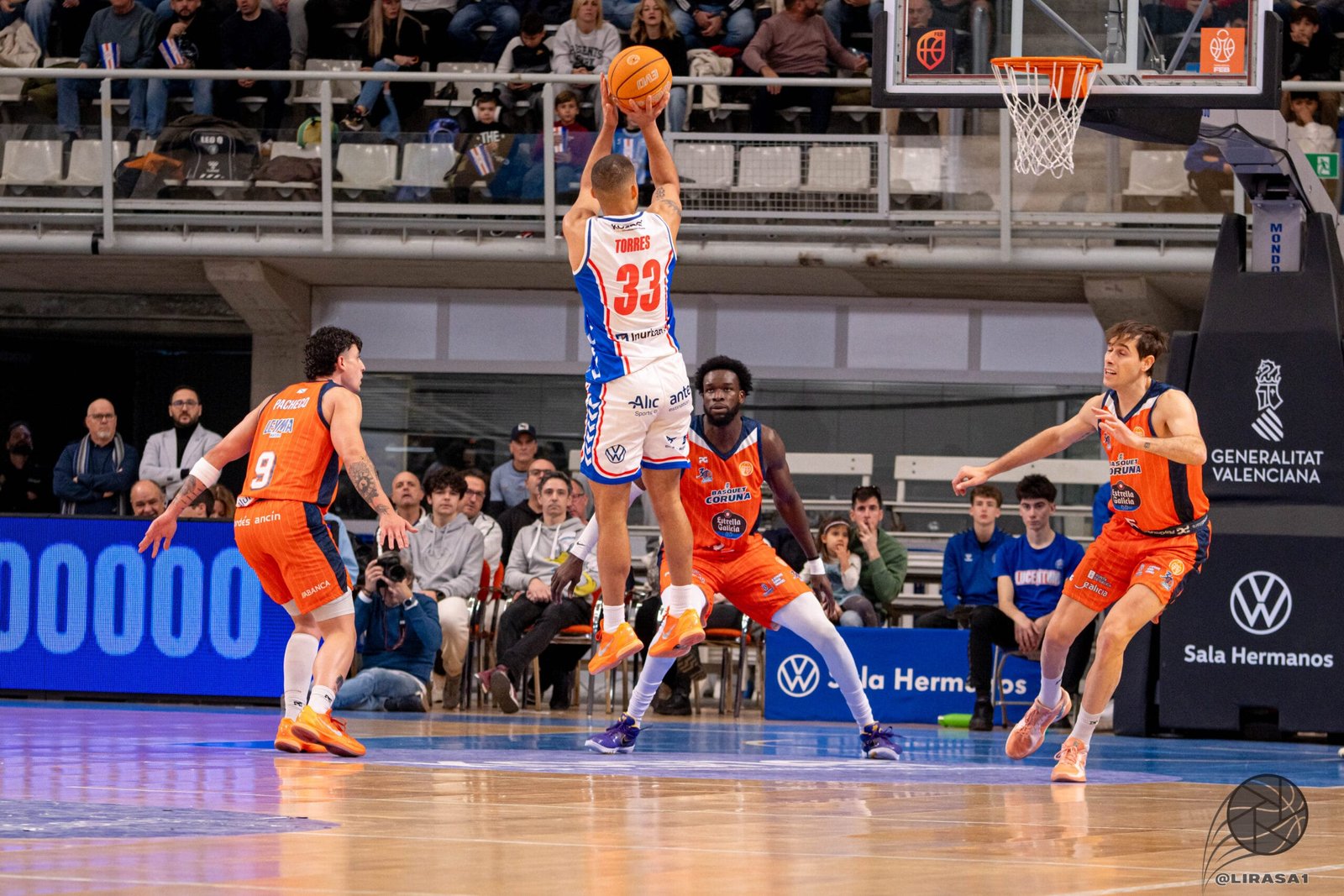 HLA Alicante vende cara su derrota ante el líder de la liga