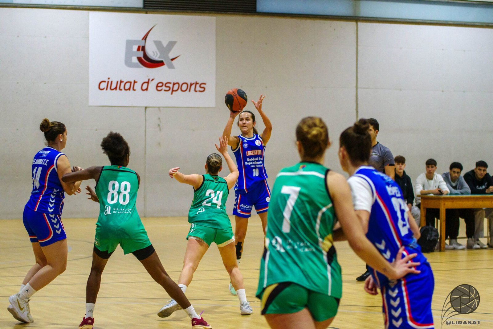 El UR Lucentum controla el encuentro y se lleva el triunfo