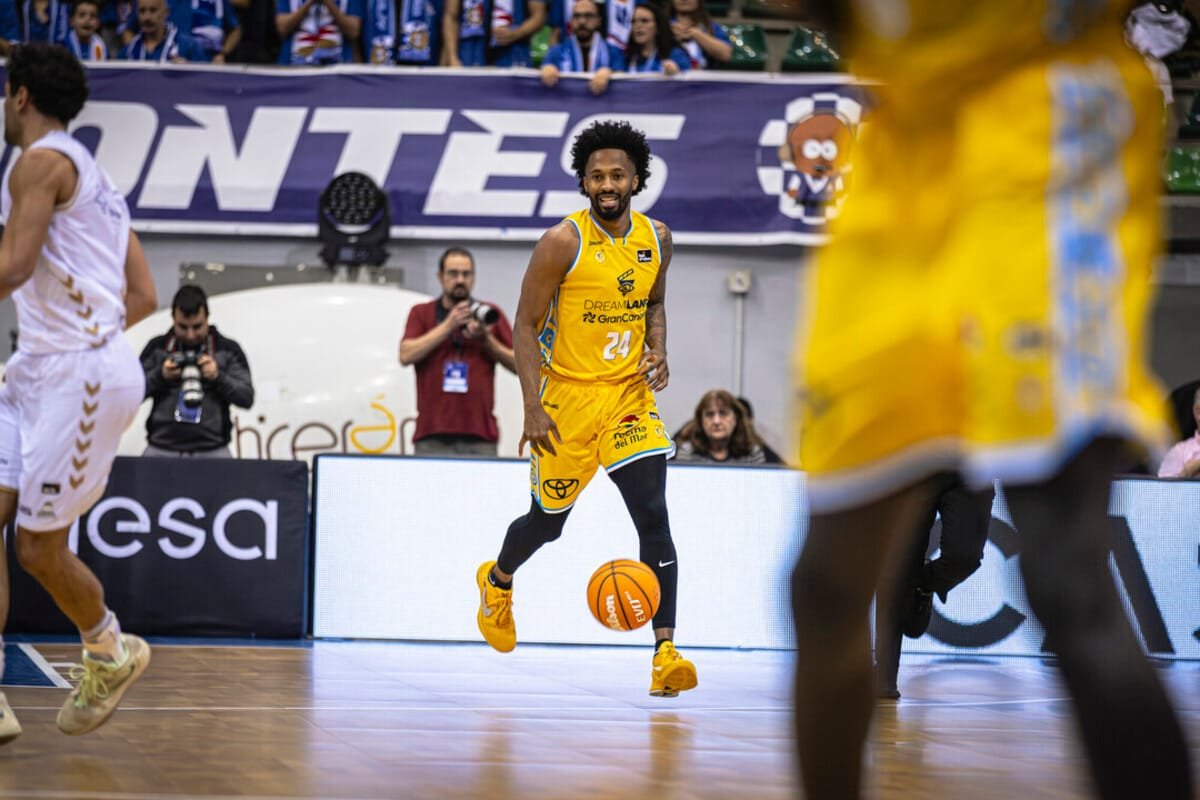 Braian Angola deja su sitio a Kassius Robertson en Gran Canaria