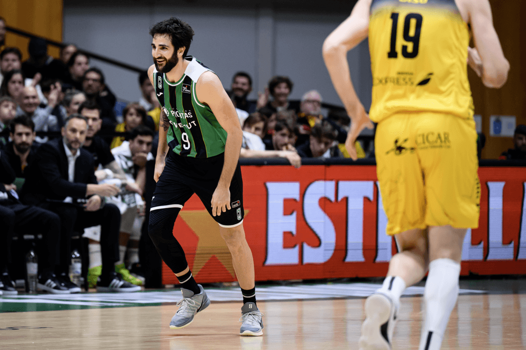 La Penya le da la bienvenida al 2026 con un trabajado triunfo ante La Laguna Tenerife (78-67)
