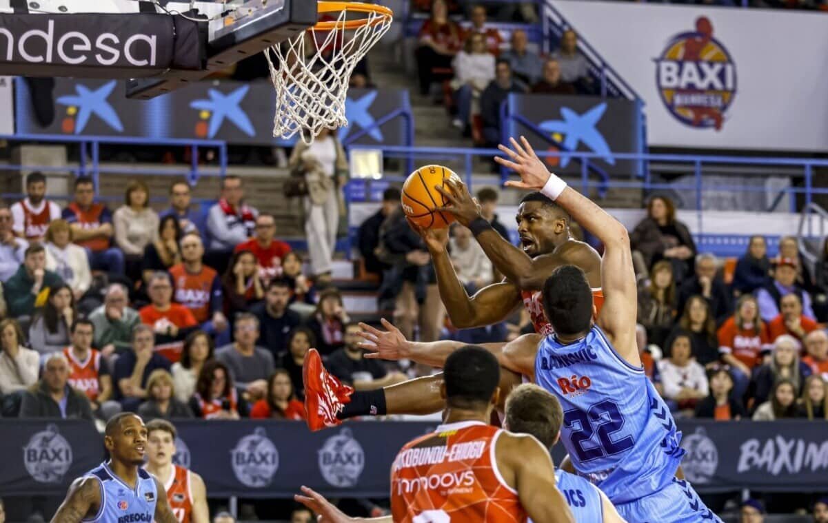 Obasohan firma una obra maestra y lidera al BAXI Manresa ante un combativo Breogán (104-99)