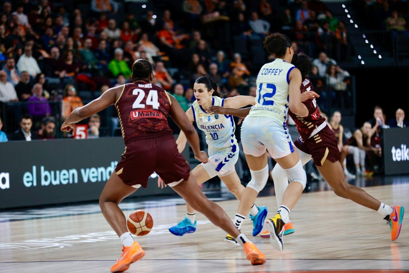 Valencia Basket sufre pero gana a Umana Reyer Venezia (81-73)