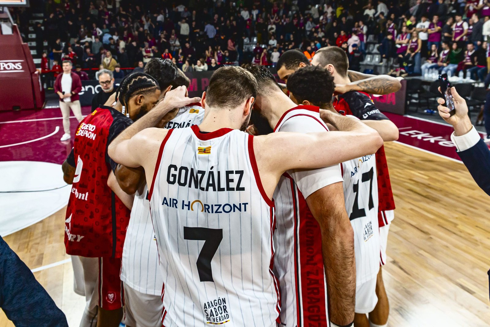 El Casademont Zaragoza sale ileso ante el Hiopos Lleida en el Barris Nord (77-87)