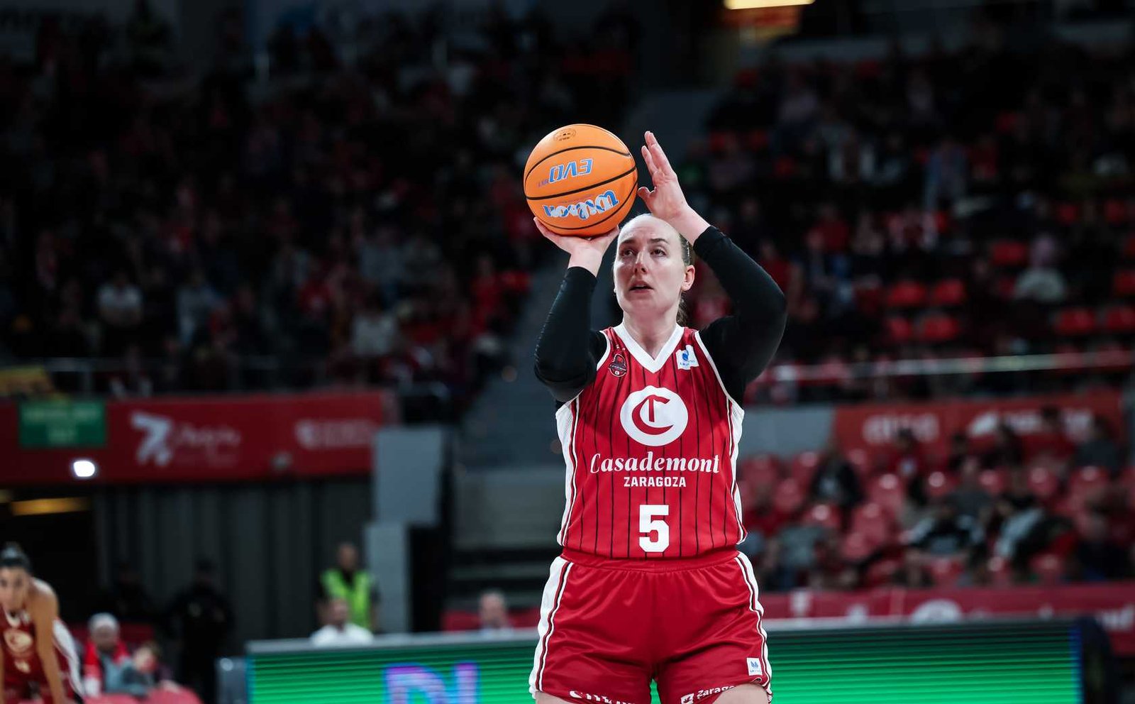 Casademont logra una victoria que vale un liderato (52-46)