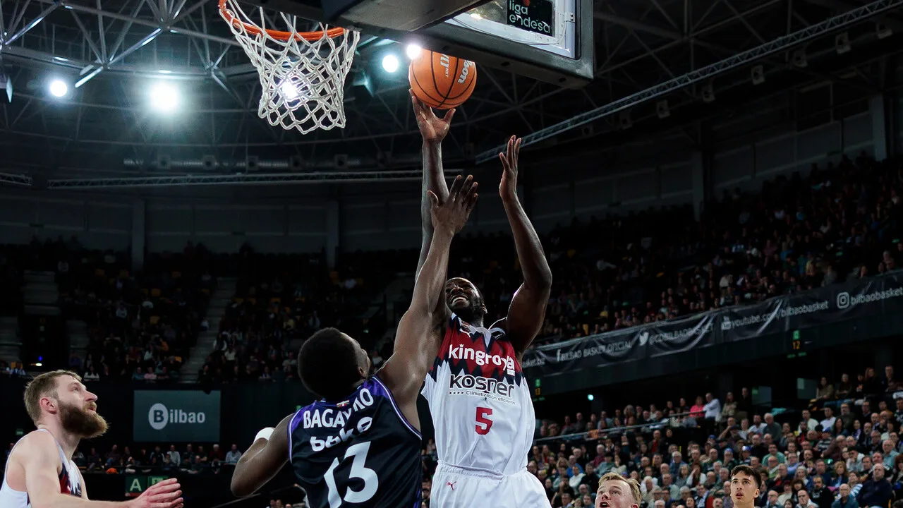 Baskonia se lleva un derbi accidentado ante Bilbao (69-76)