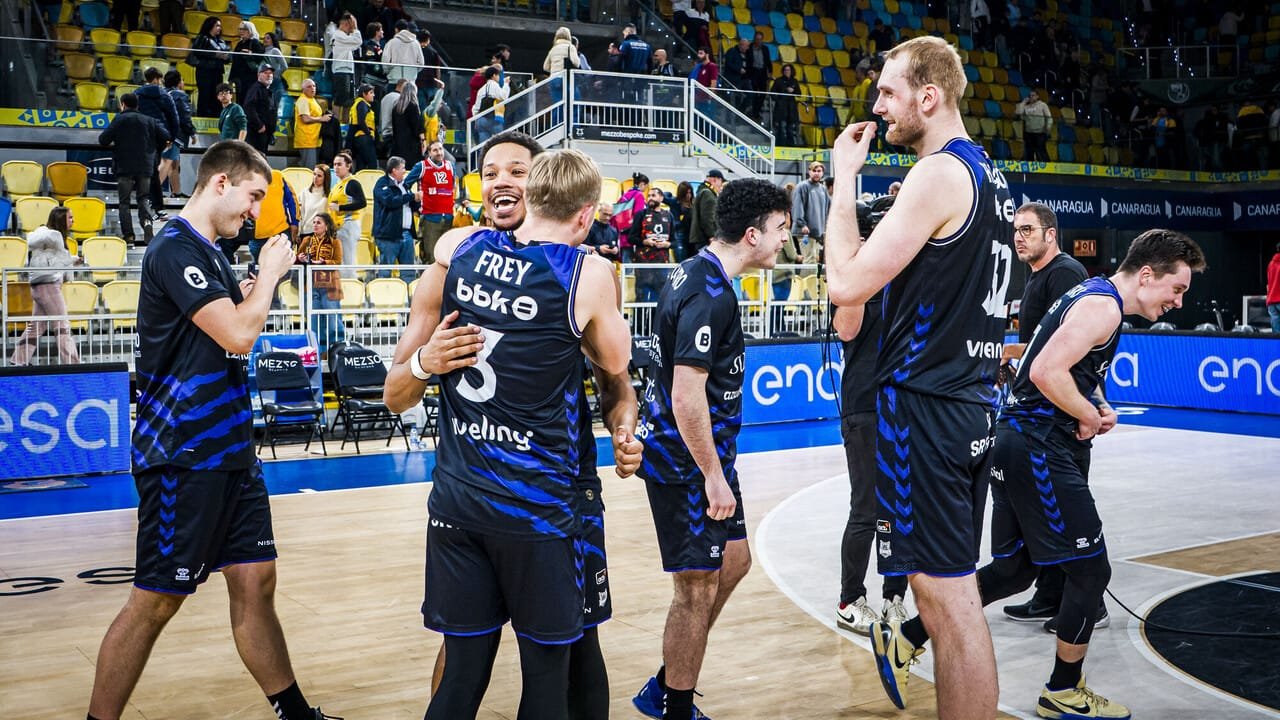 Bilbao remonta en Granca para recuperar sensaciones (97-98)