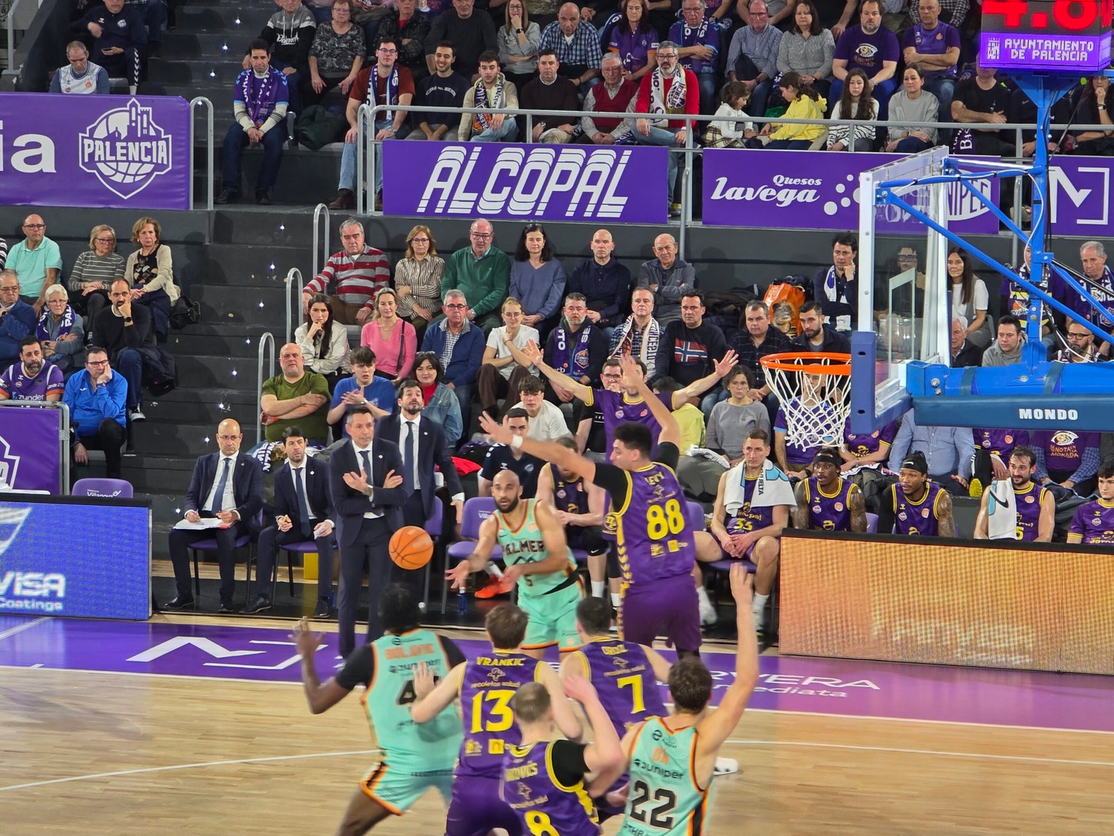 Súper Agropal Palencia cumple ante Palmer Mallorca (85-69)