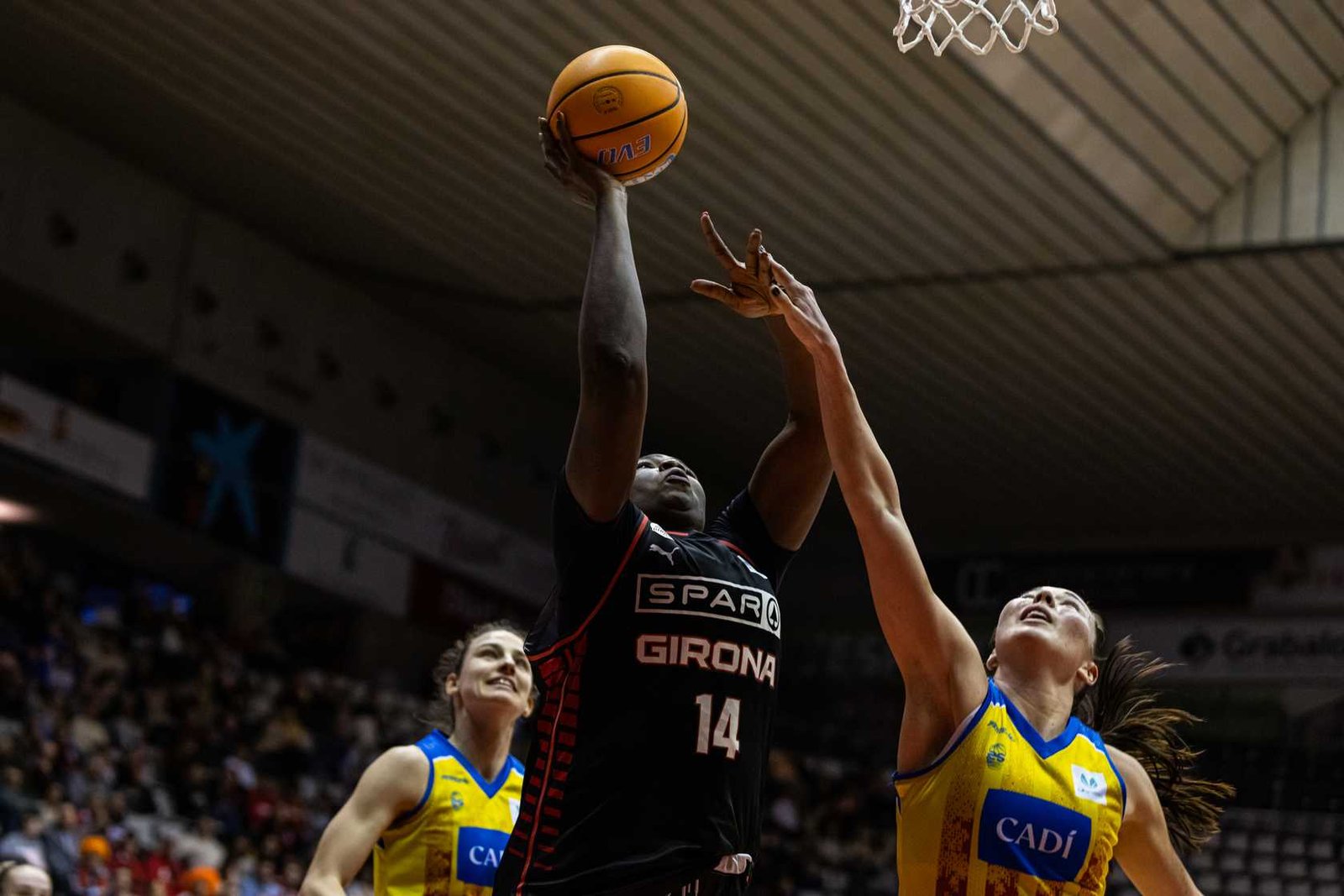Una imperial Mariam Coulibaly lidera al SPAR Uni Girona (88-64)