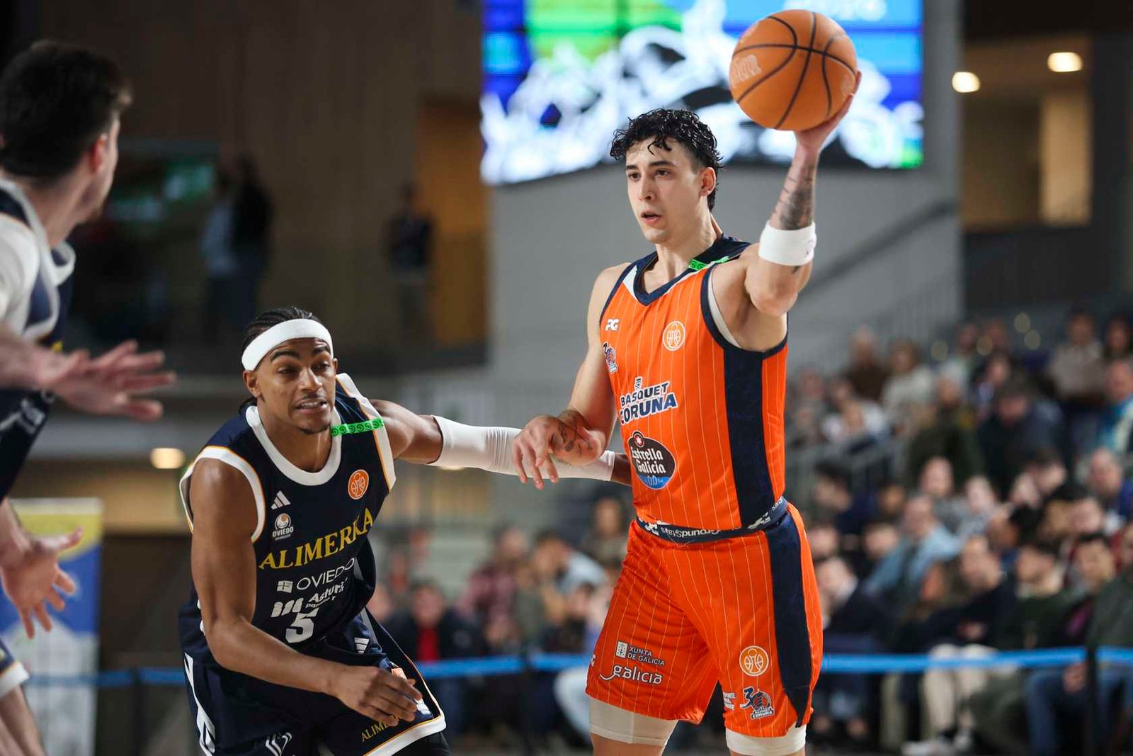 Caio Pacheco lidera a Leyma Coruña en Oviedo (84-89)