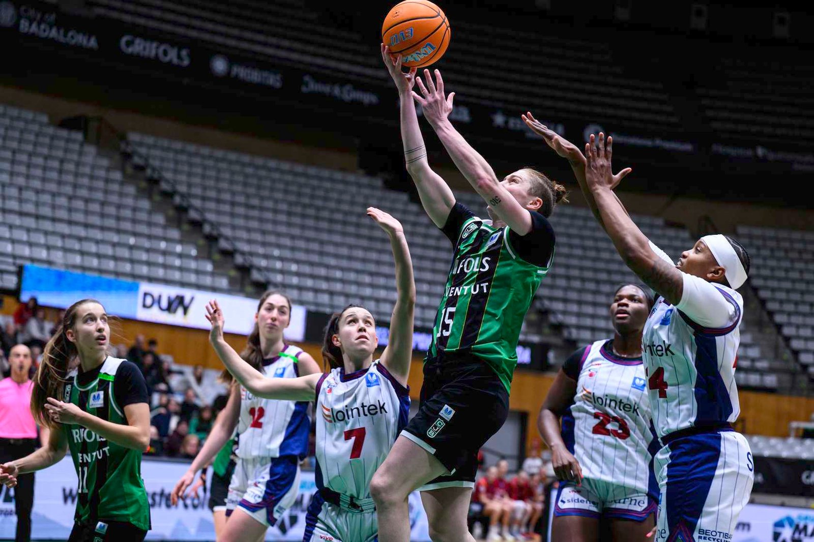 La Penya muestra solidez en el Olímpic (76-63)