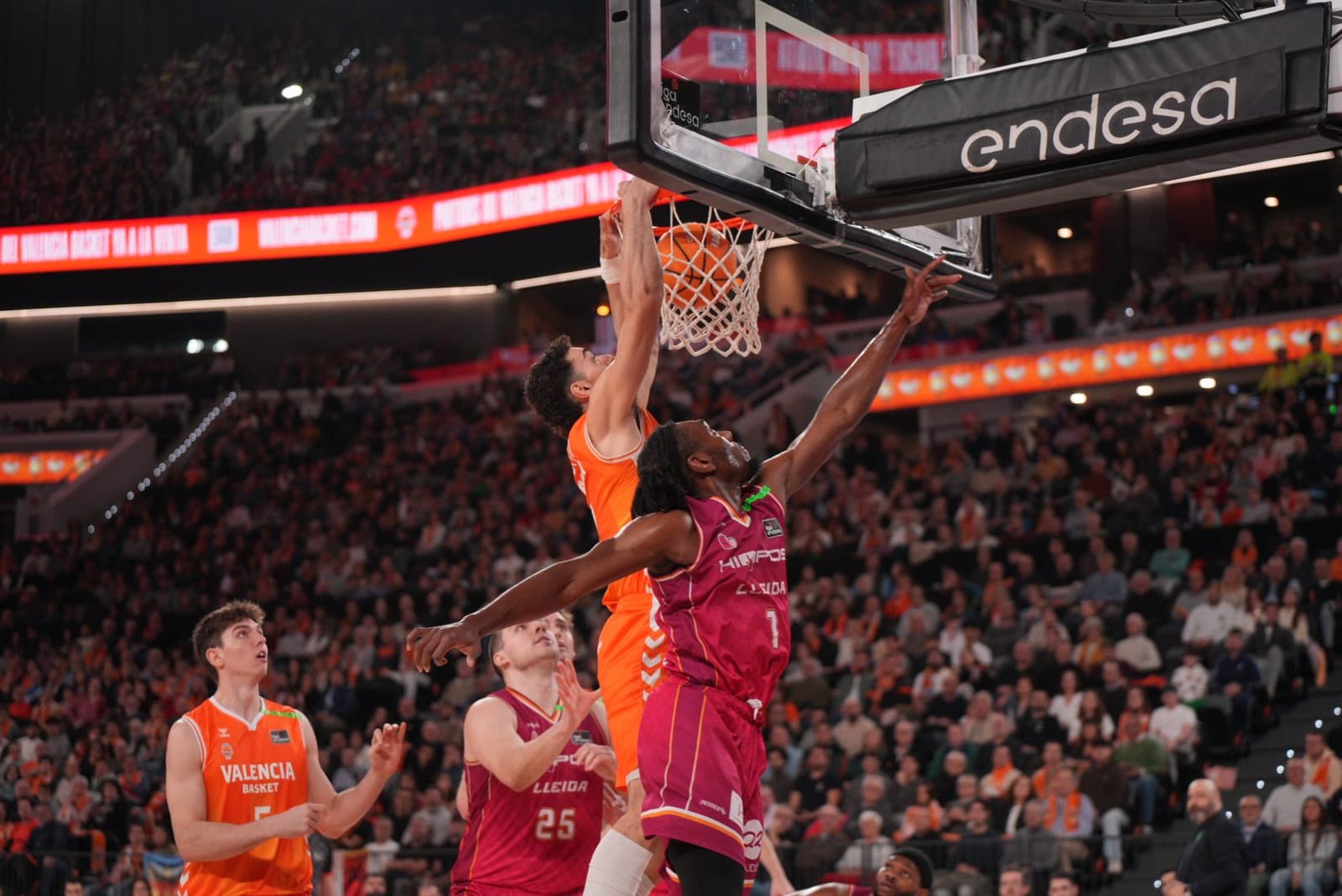 Valencia Basket no da opción al Hiopos Lleida (101-65)