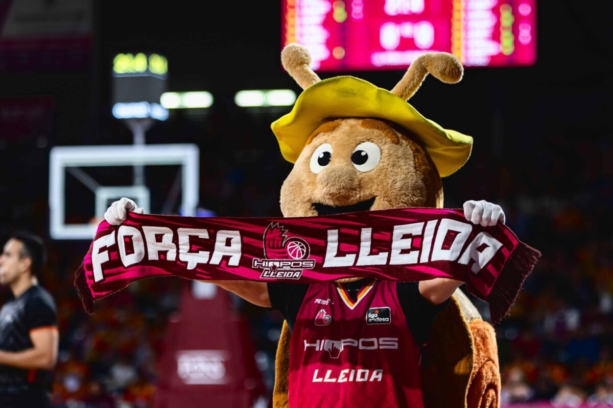 Galería – El Barris Nord vive un derbi intenso en emociones