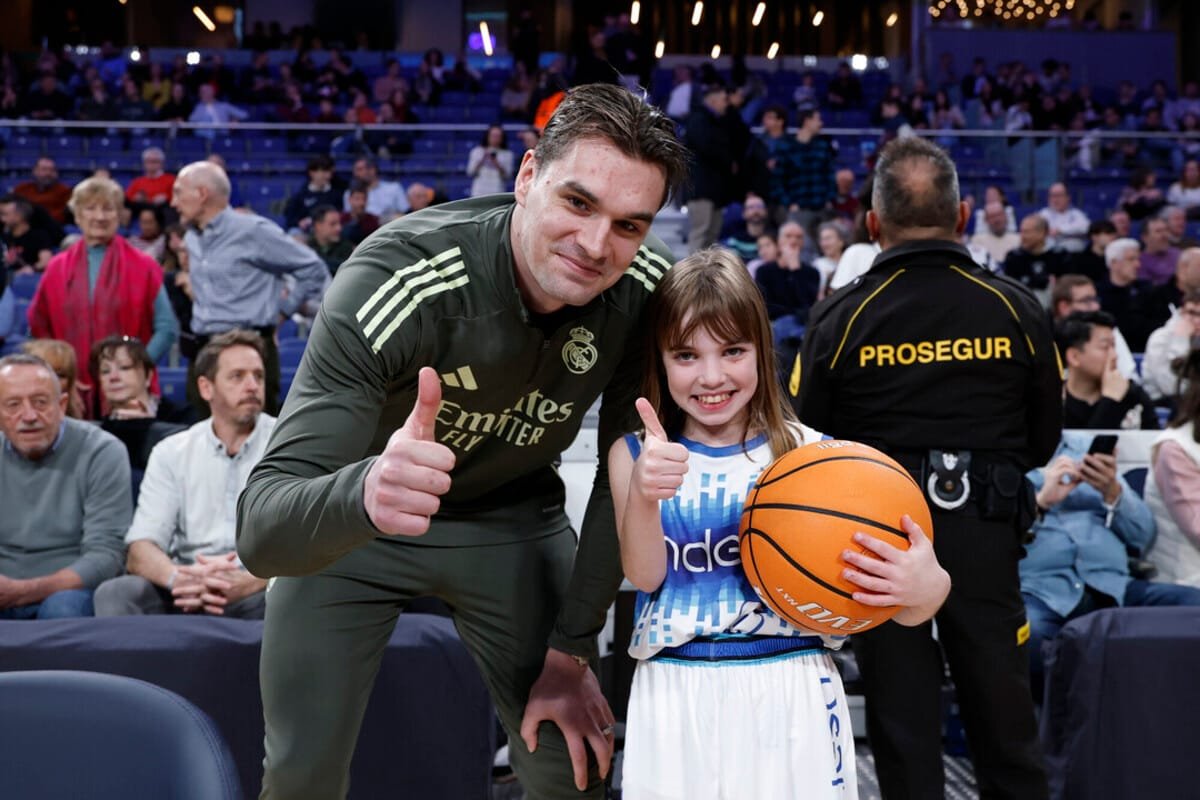 El Real Madrid afianza su liderato ante un débil Granada (94-79)