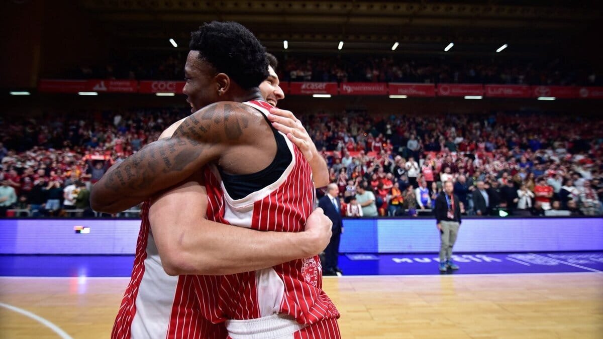 UCAM Murcia firma una remontada épica ante el Barça (84-83)