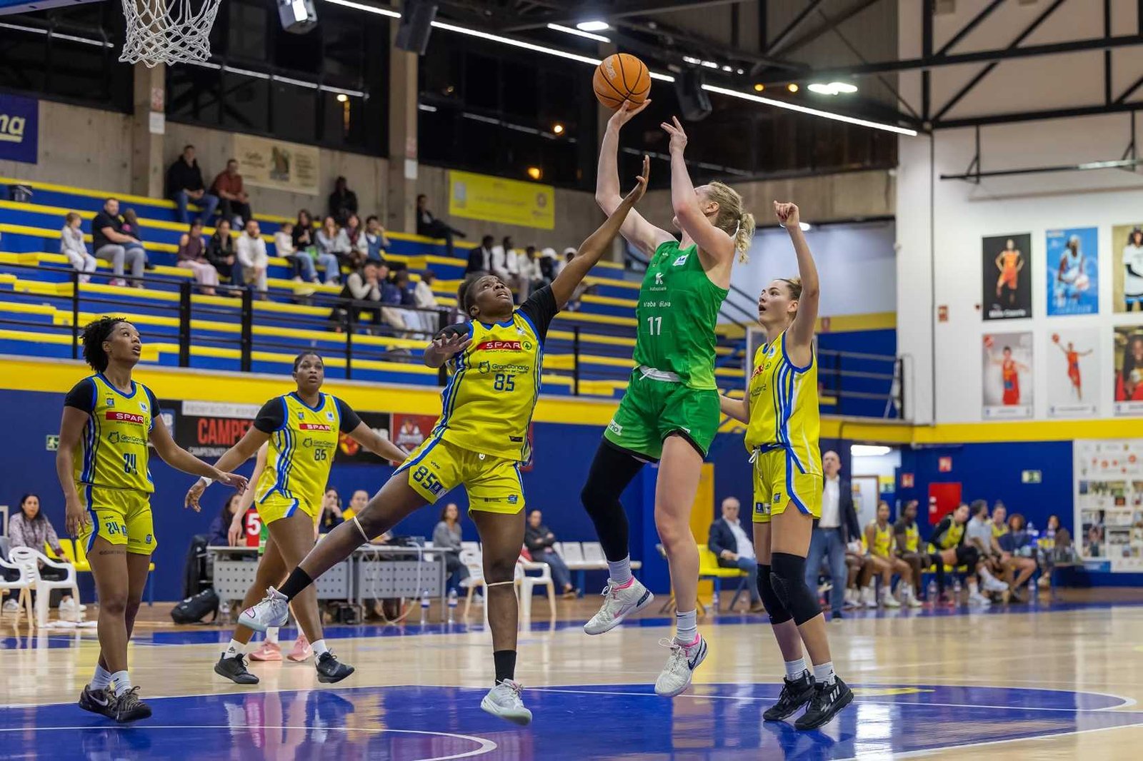 Kutxabank Araski vence un duelo capital (73-77)