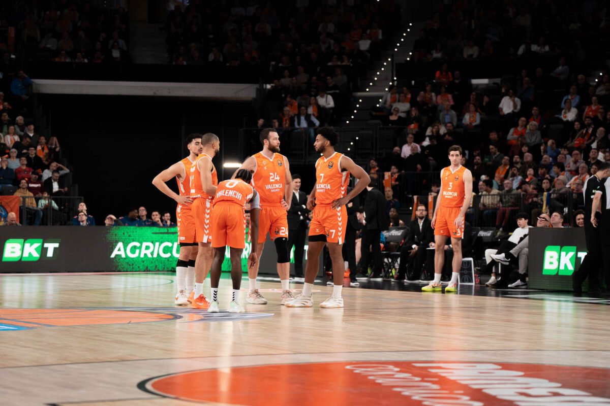 Galería – Valencia Basket cumple para seguir en la zona alta
