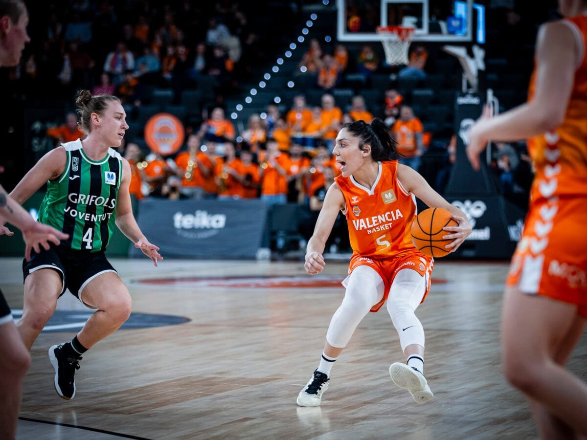 Galería – Valencia Basket recupera sensaciones ante la Penya