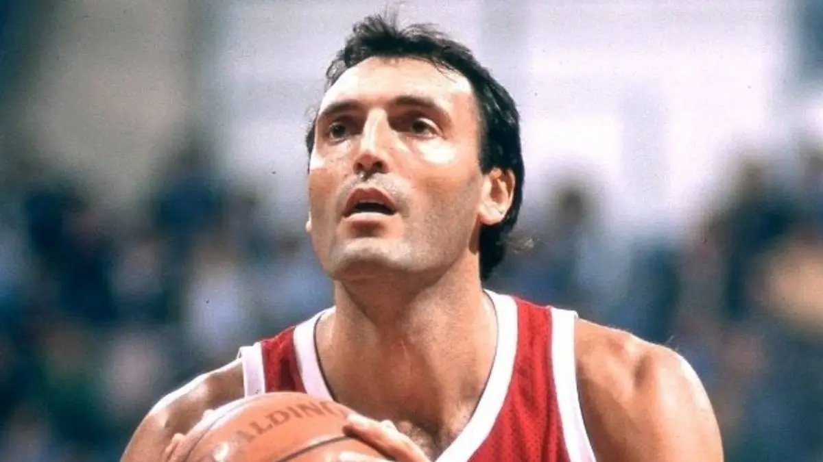 5×18 | Dino Meneghin – Campo Atrás Media | El gigante eterno del baloncesto italiano