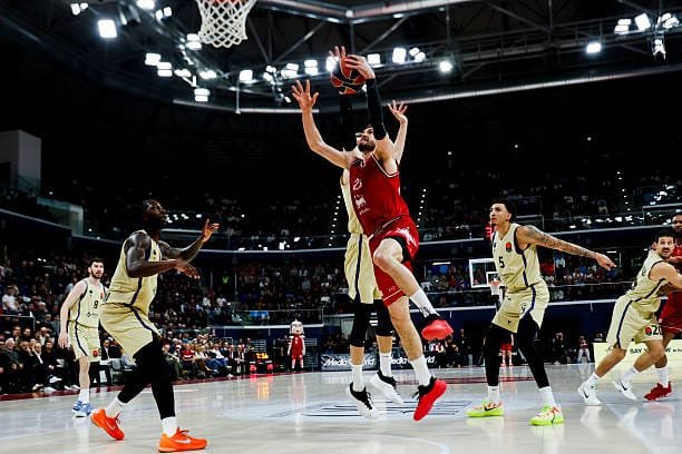 Shengelia intentó completar algo heroico, pero no se terminó de cumplir la remontada (87-84)