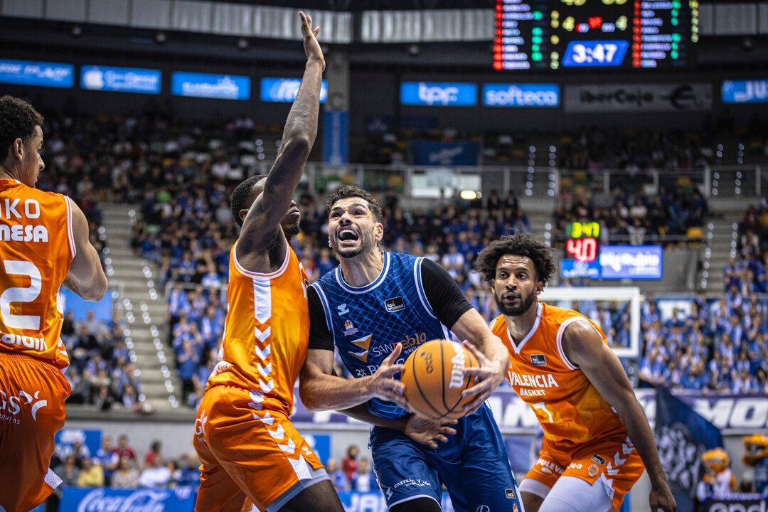 Burgos se vacía y roza la gesta, pero Valencia golpea en el tercer cuarto (74-79)