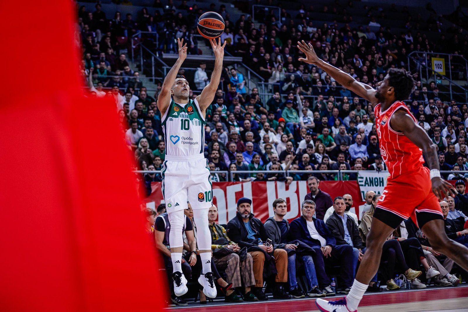 Hapoel sufre para vencer a un luchador PAO (92-88)