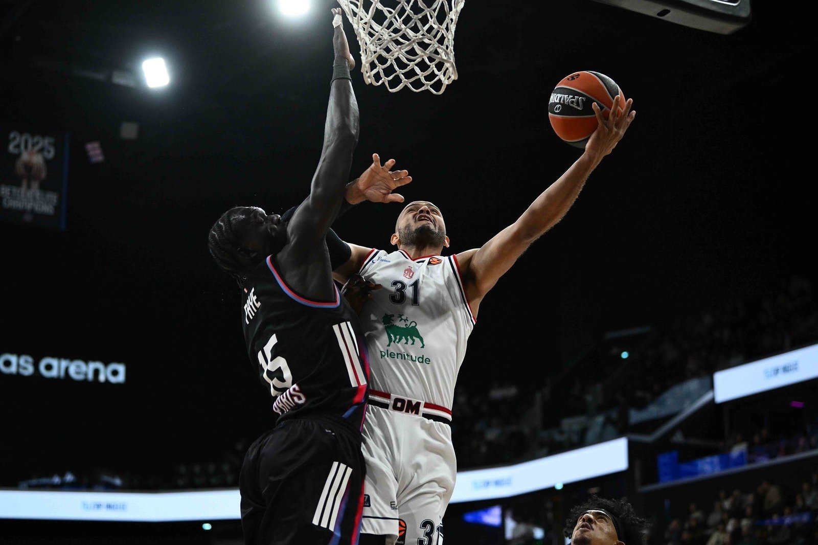 Paris se lleva una trabajada victoria ante Milán (103-93)