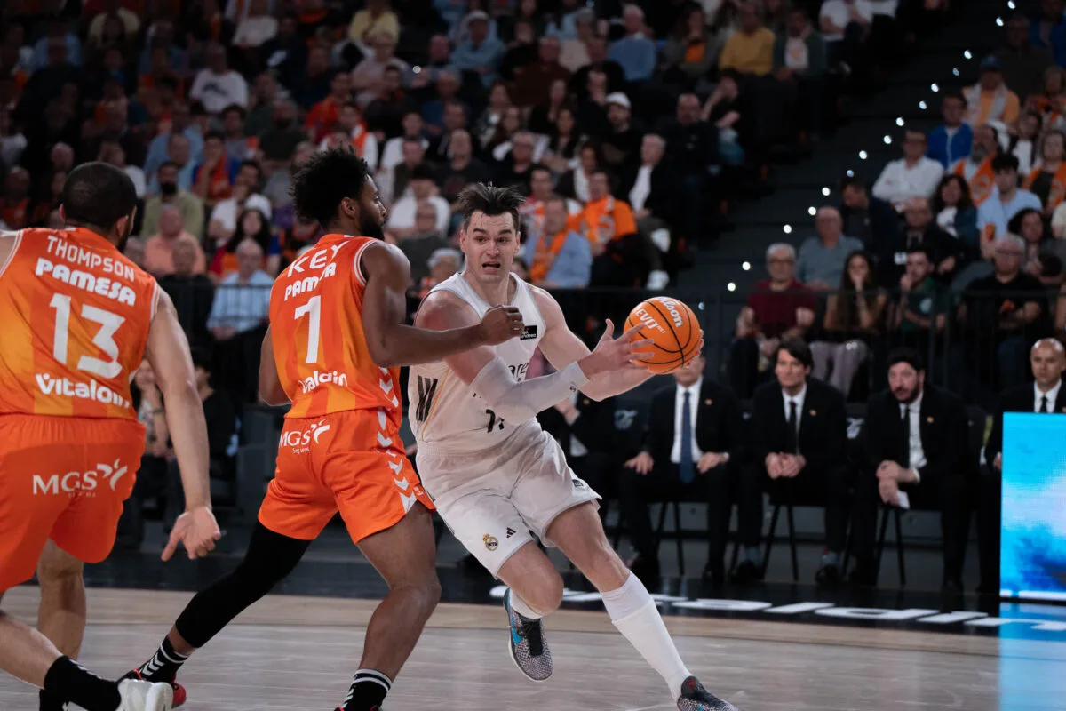 Galería – El Real Madrid se lleva un triunfo con aroma a gran final