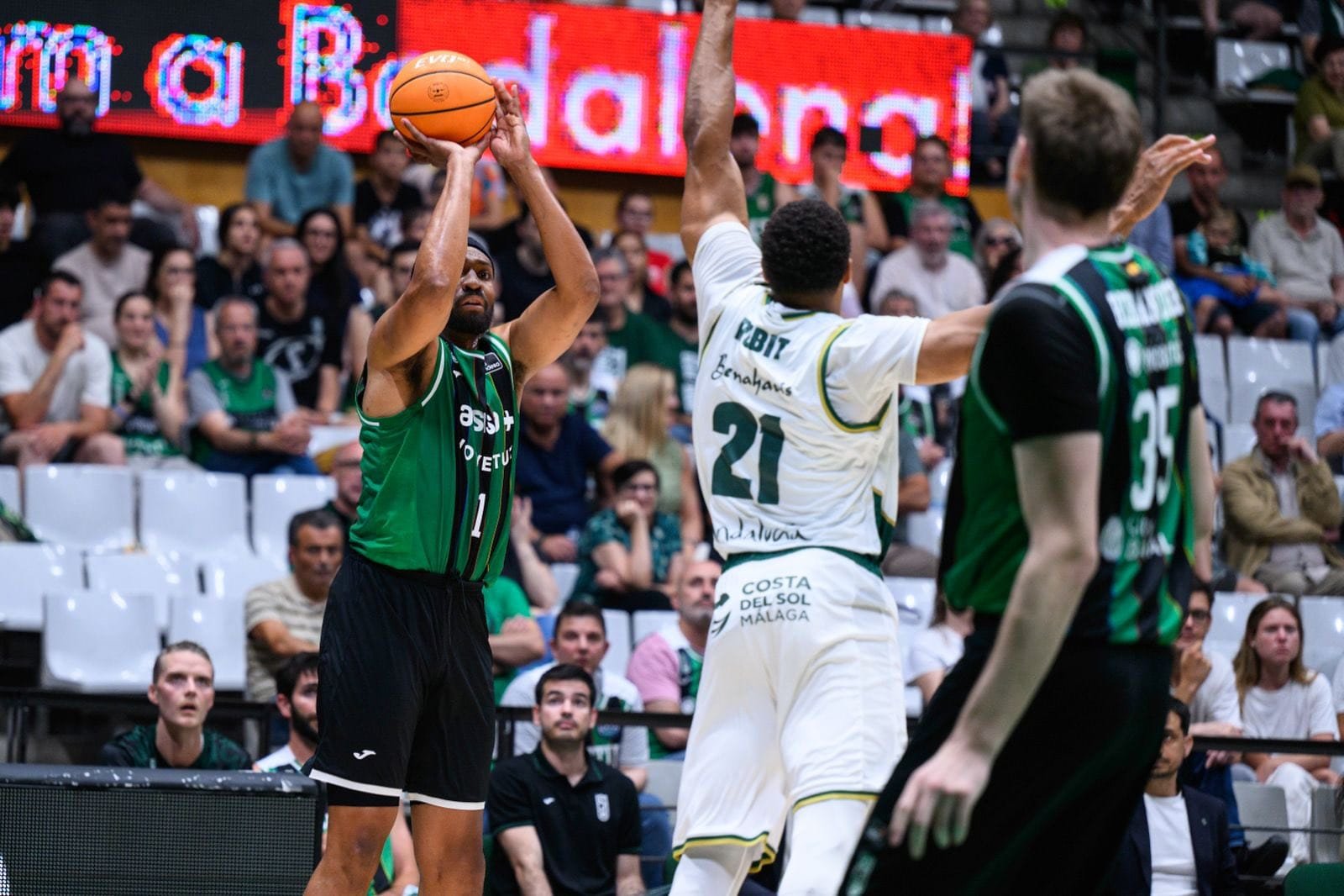 El Asisa Joventut vence al Unicaja Málaga en el partido de los dos días (95-74)