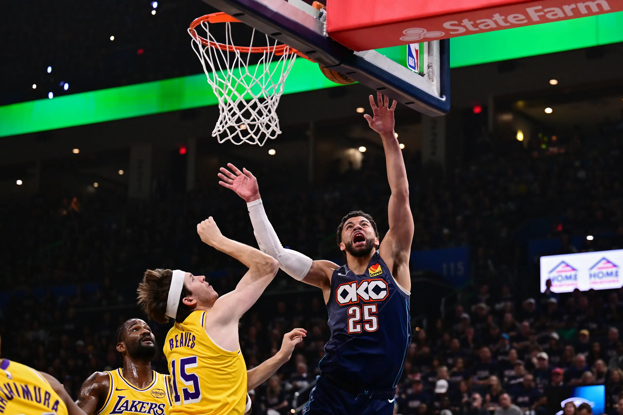 Los Thunder se alejan de los Lakers y toman la delantera en la serie (2-0)