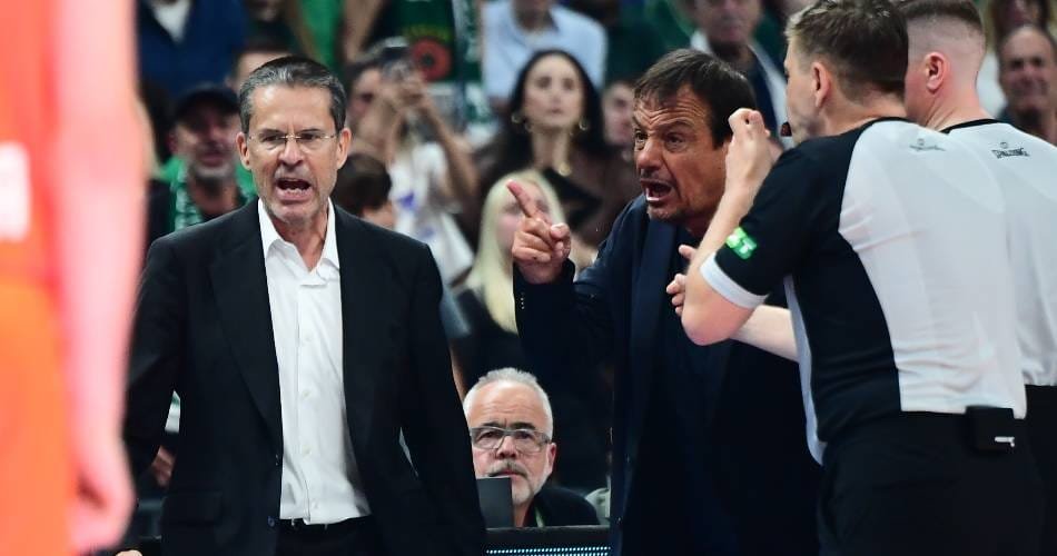 Valencia Basket sobrevive al OAKA y fuerza el 4º partido