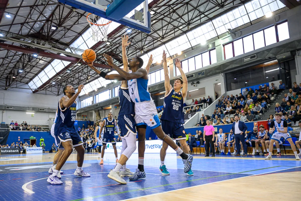 Galería – Gipuzkoa Basket contra las cuerdas ente  Alimerka Oviedo