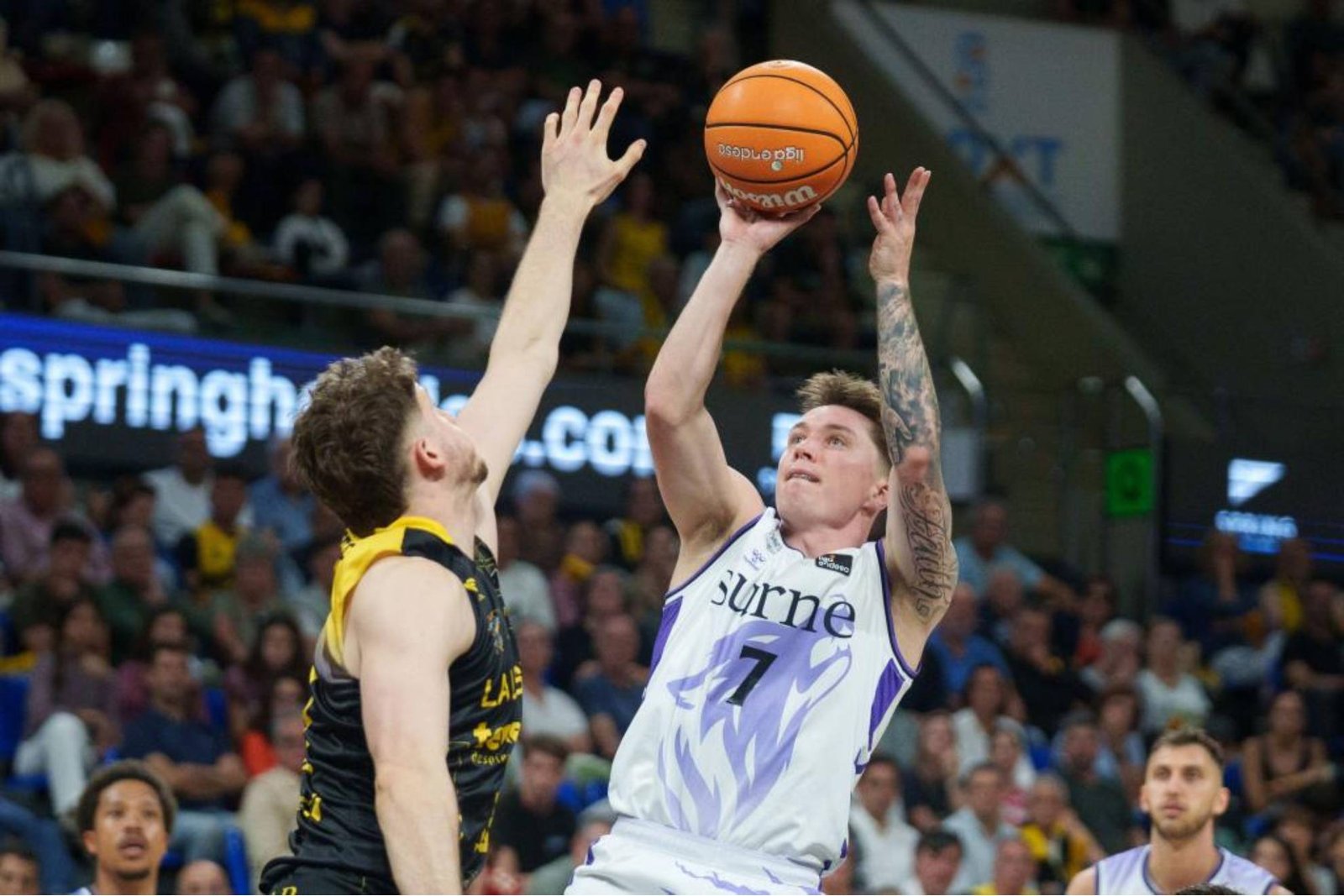Bilbao gana en Tenerife y es de playoffs 11 años después (82-87)