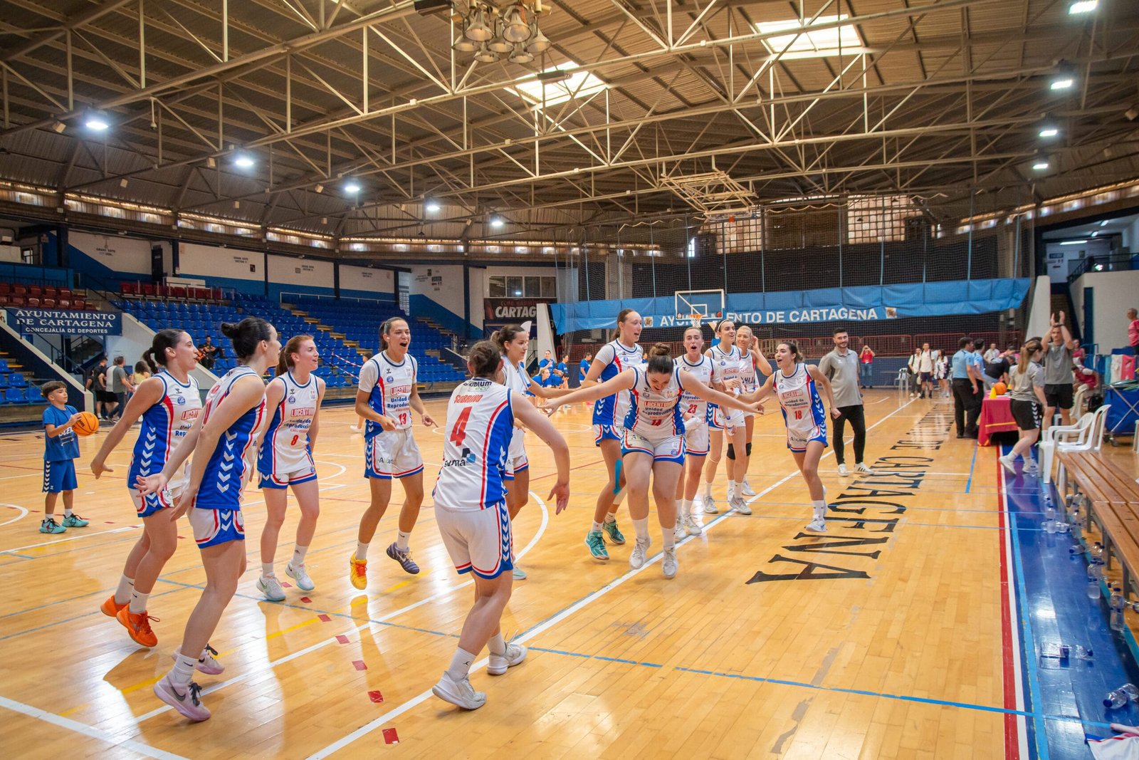 El Lucentum golpea primero