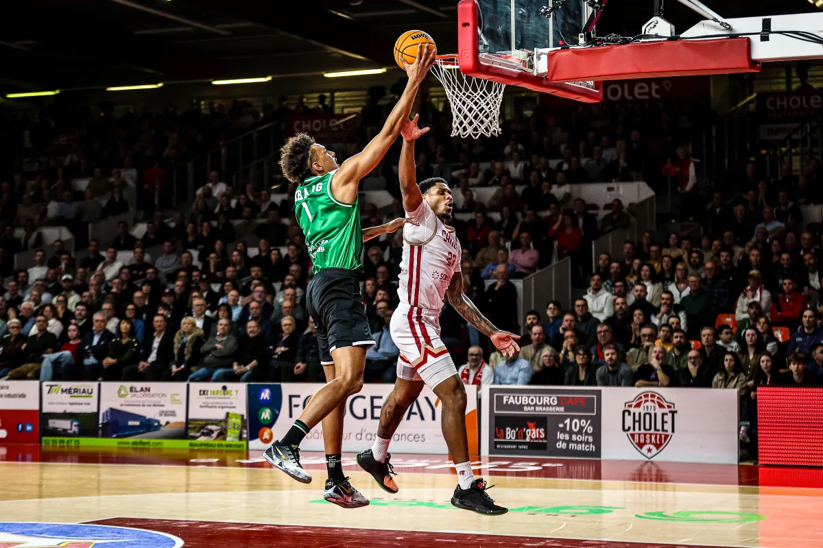 Yannick Kraag sigue en la Penya, aunque cedido por el Dubai Basketball