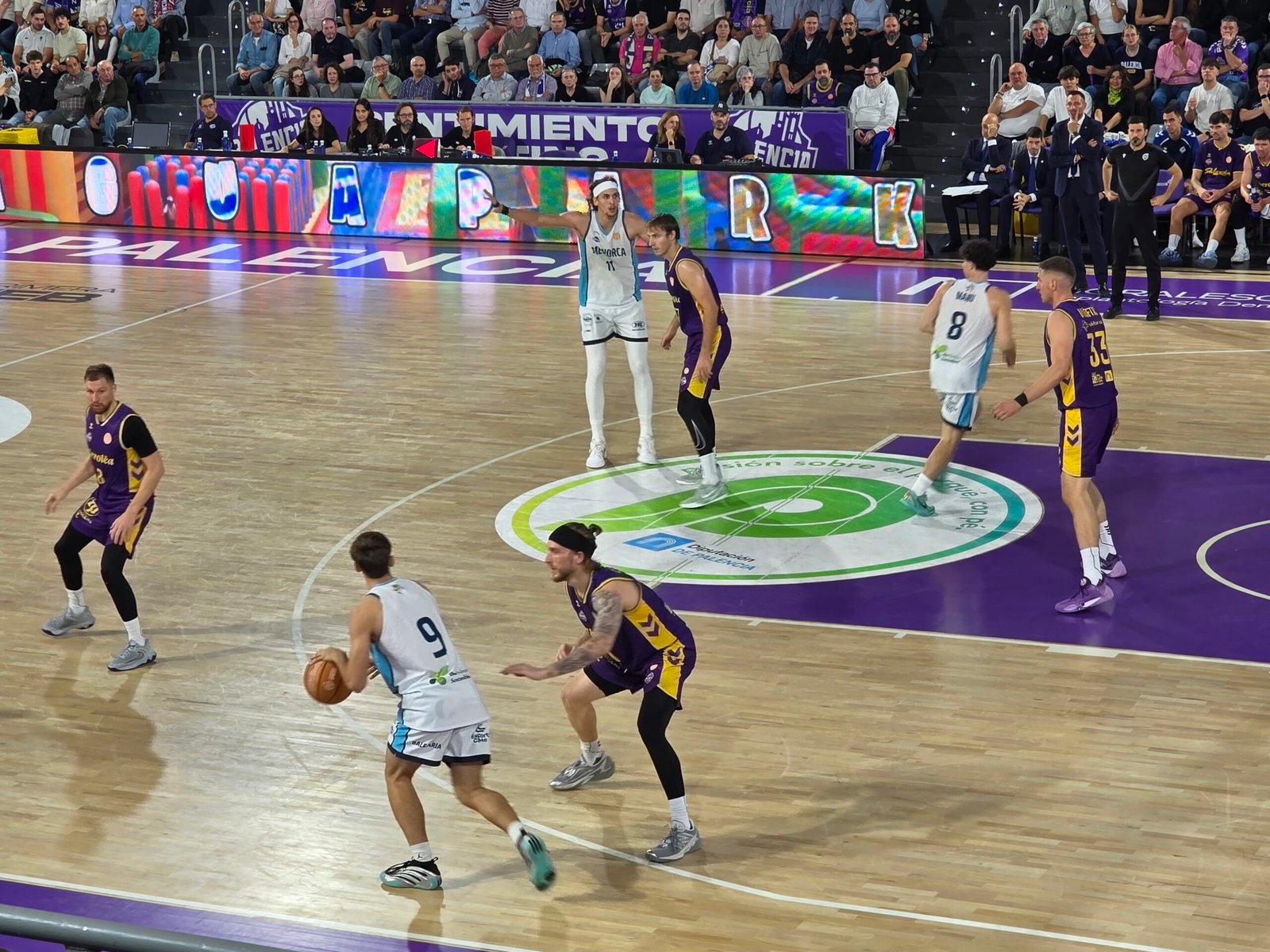 Iberolea Palencia tira de sufrimiento ante Basquet Menorca (91-76)